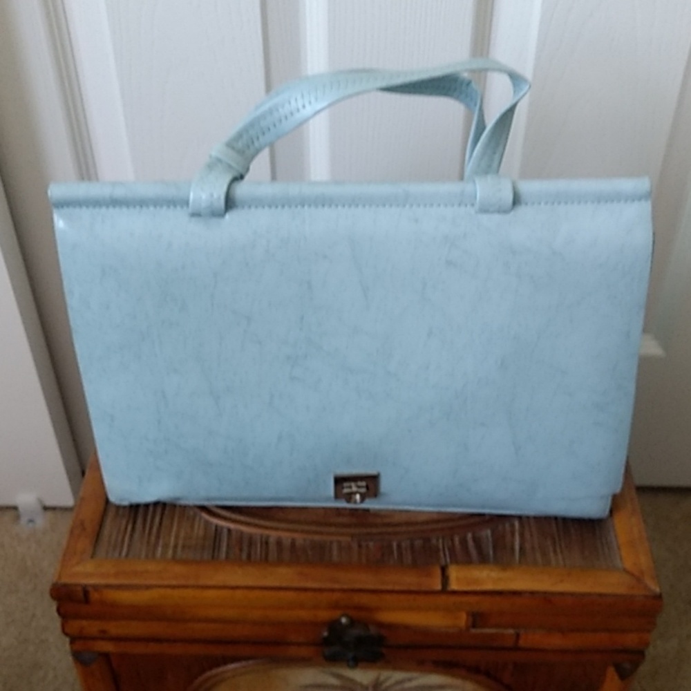 Cute blue purse!